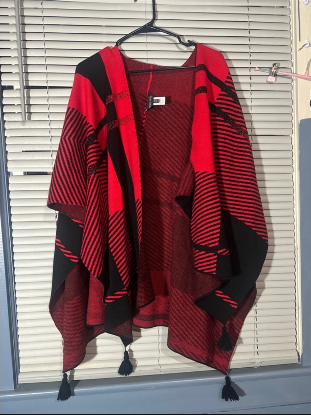 Ming Wang Red and Black Geometric Poncho OS
